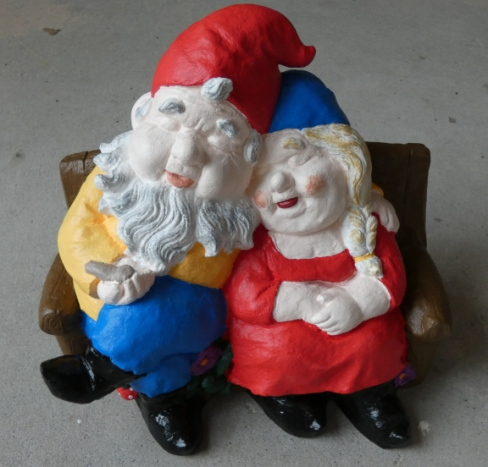 gnome_couple_on_bench.jpg