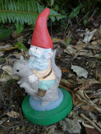 gnome_on_squirrel.jpg