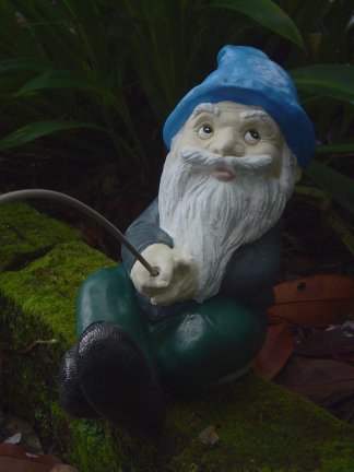 gnome_sittingfishing.jpg