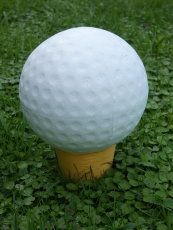 golf_ball_on_tee.jpg