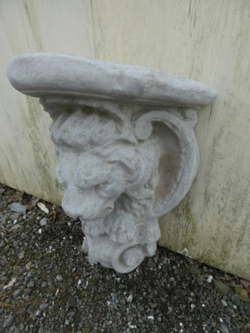 lion_head_wall_fountain.jpg