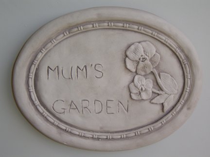 mums_garden_wall_plaque.jpg