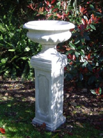 tall_pedestal_with_urn.jpg