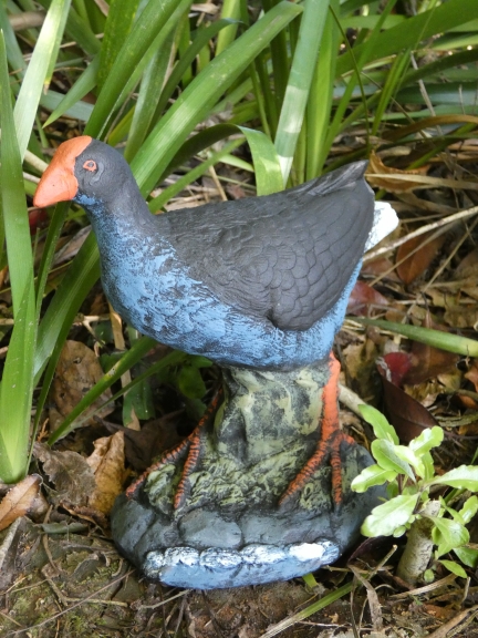 Pukeko Animals - Birds Garden Ornaments ::. Yard Art Garden Ornaments ::.  Concrete Ornaments and Moulds
